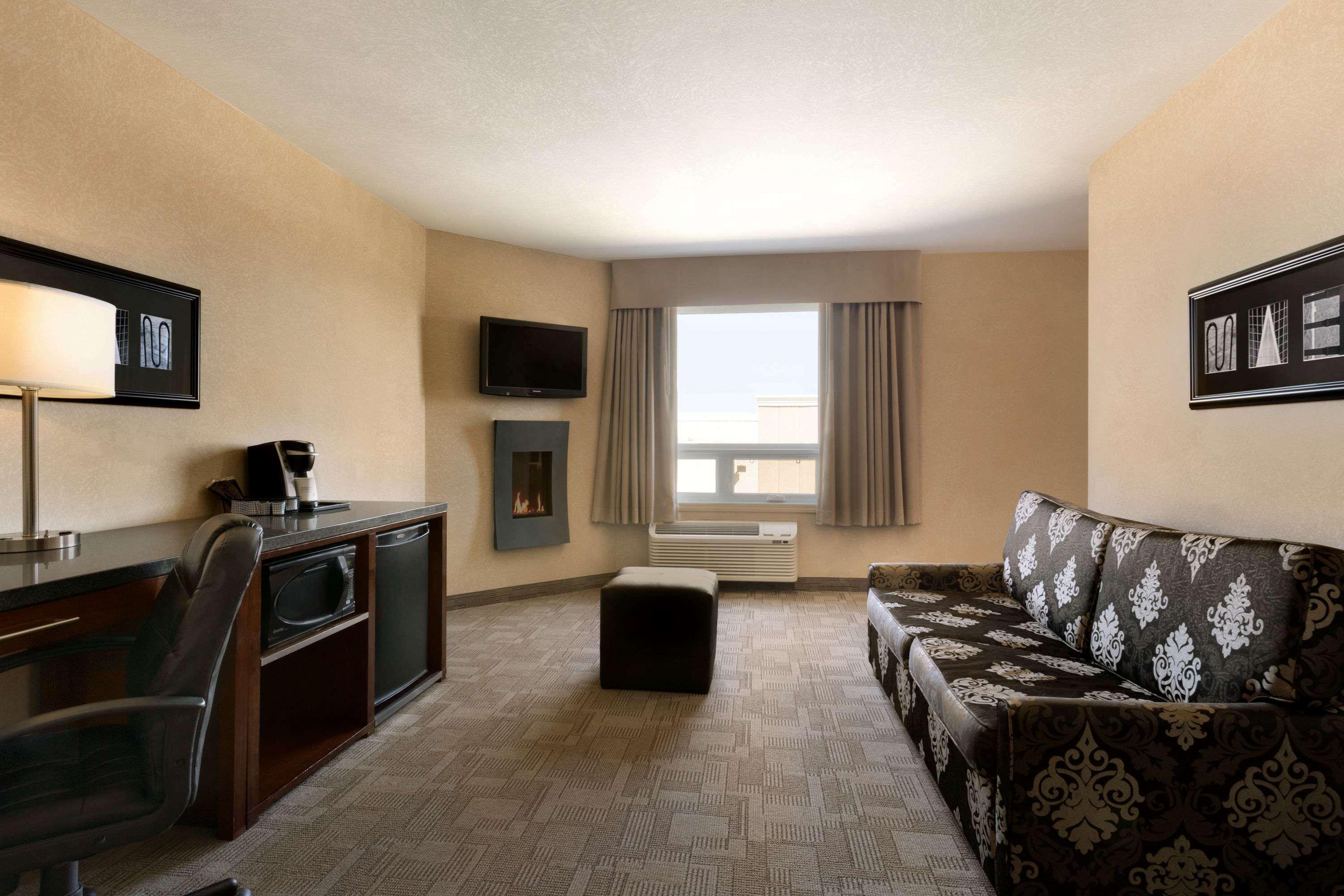 Days Inn By Wyndham Regina Airport West Εξωτερικό φωτογραφία