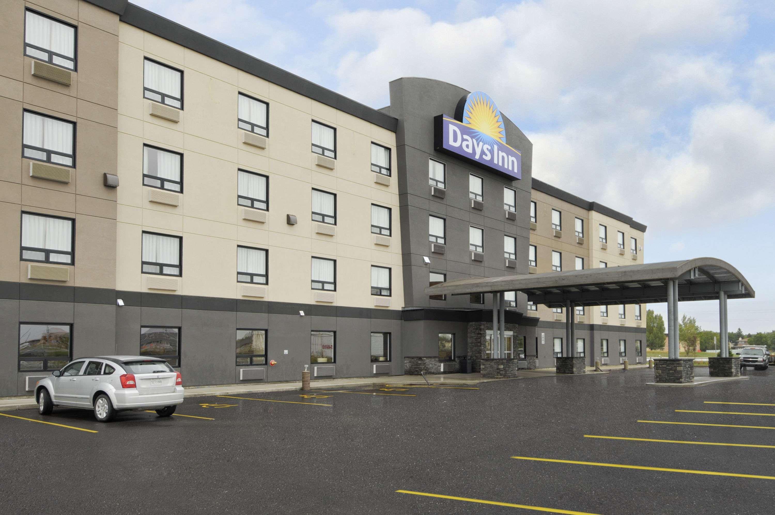 Days Inn By Wyndham Regina Airport West Εξωτερικό φωτογραφία