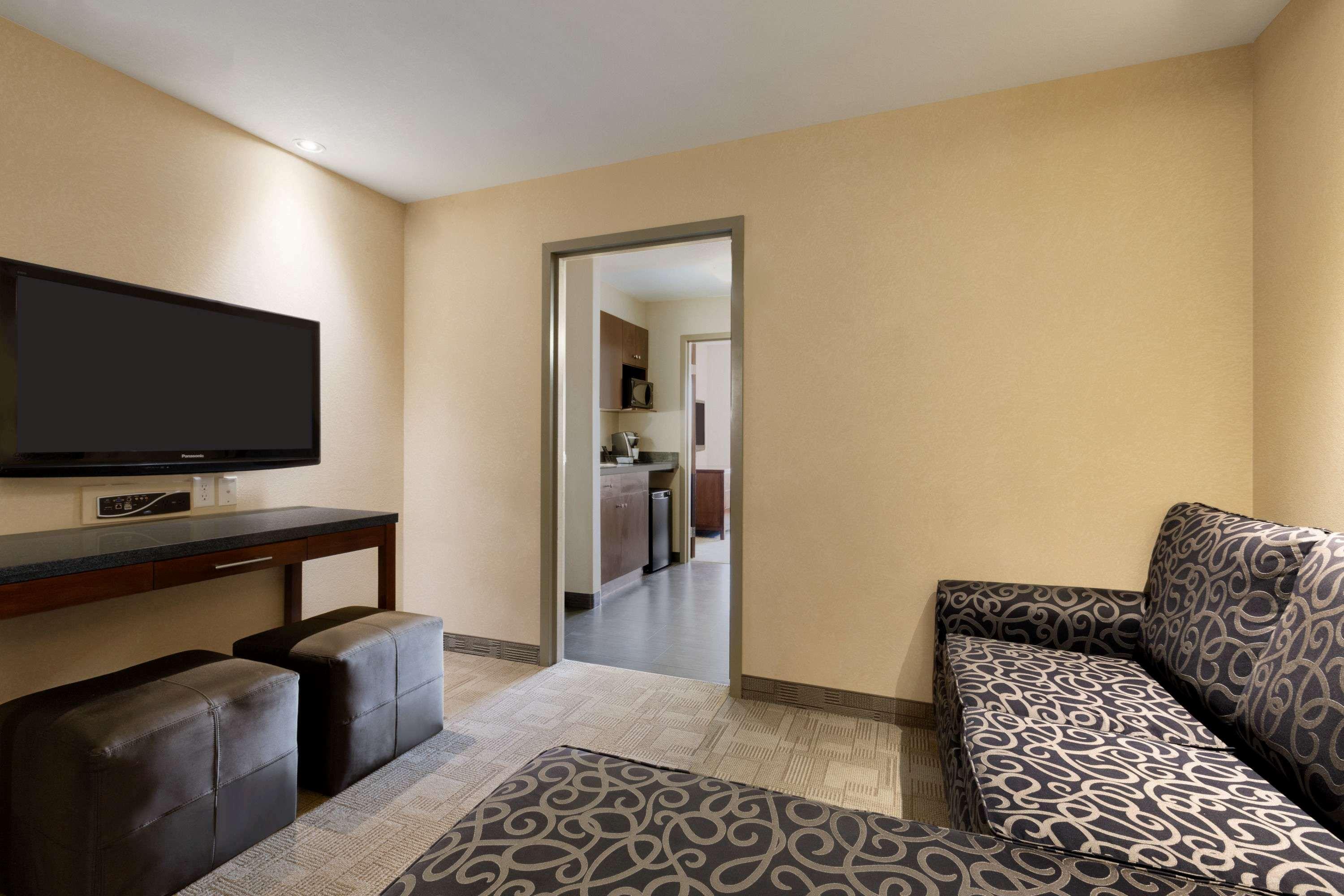 Days Inn By Wyndham Regina Airport West Εξωτερικό φωτογραφία