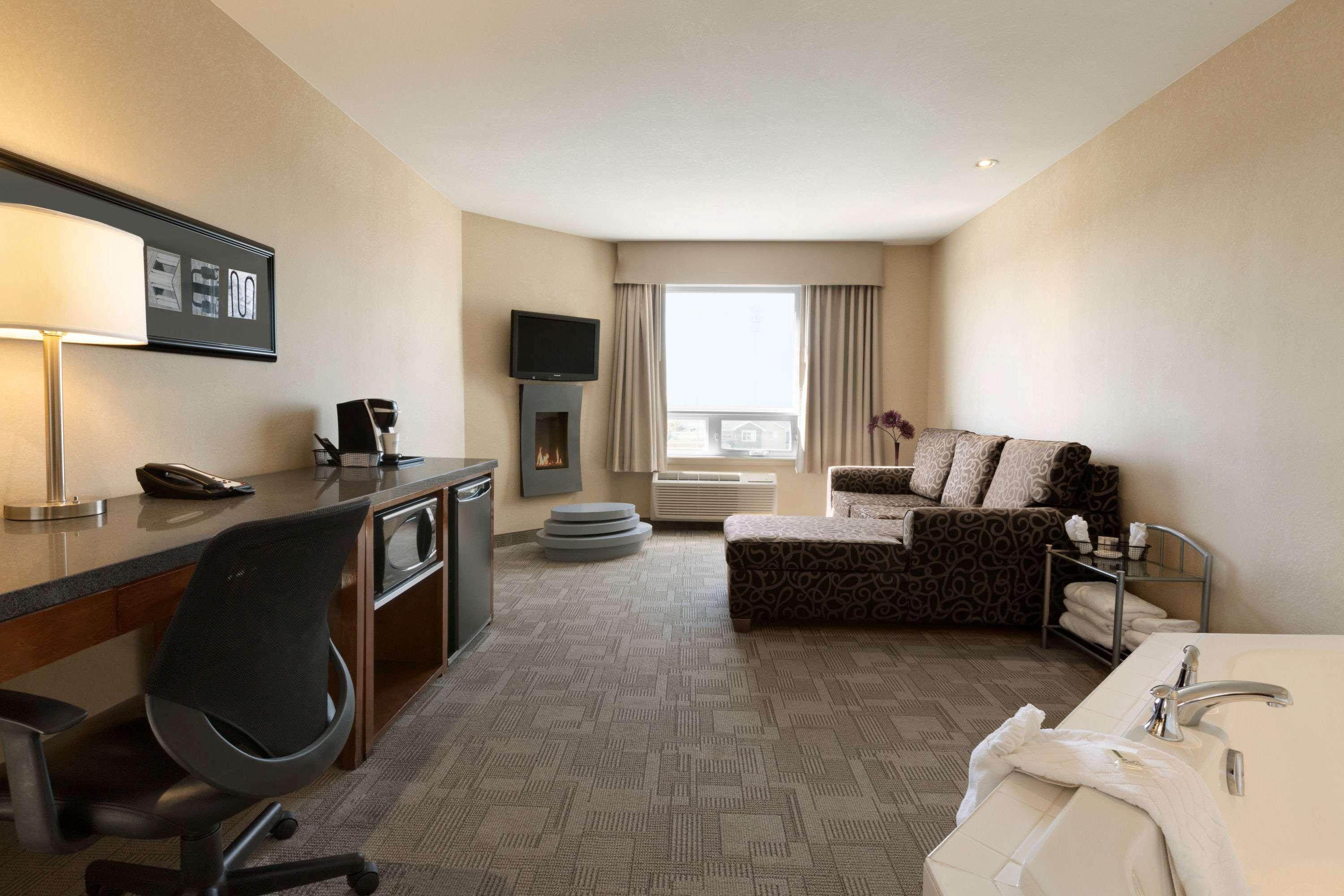 Days Inn By Wyndham Regina Airport West Εξωτερικό φωτογραφία