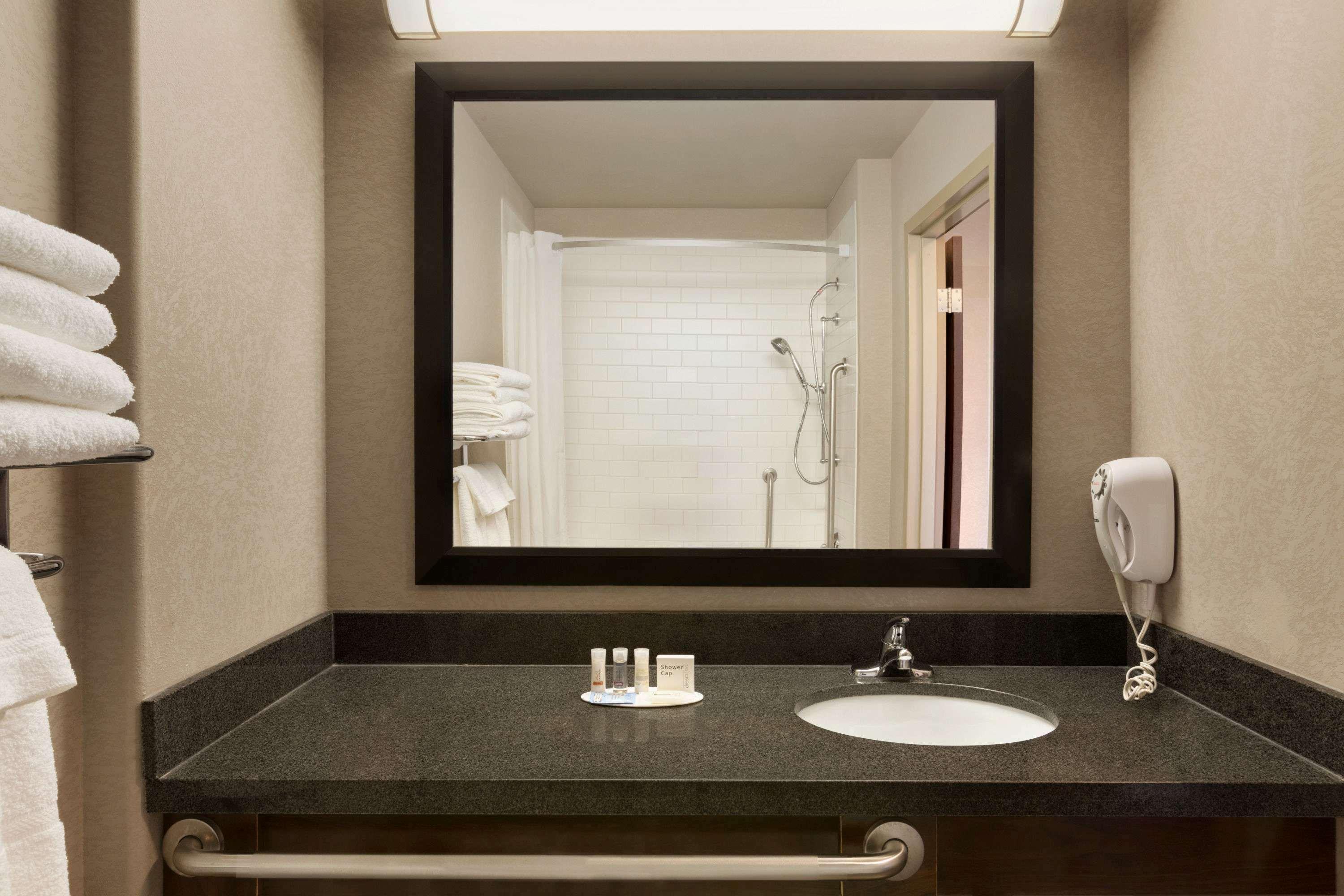Days Inn By Wyndham Regina Airport West Εξωτερικό φωτογραφία
